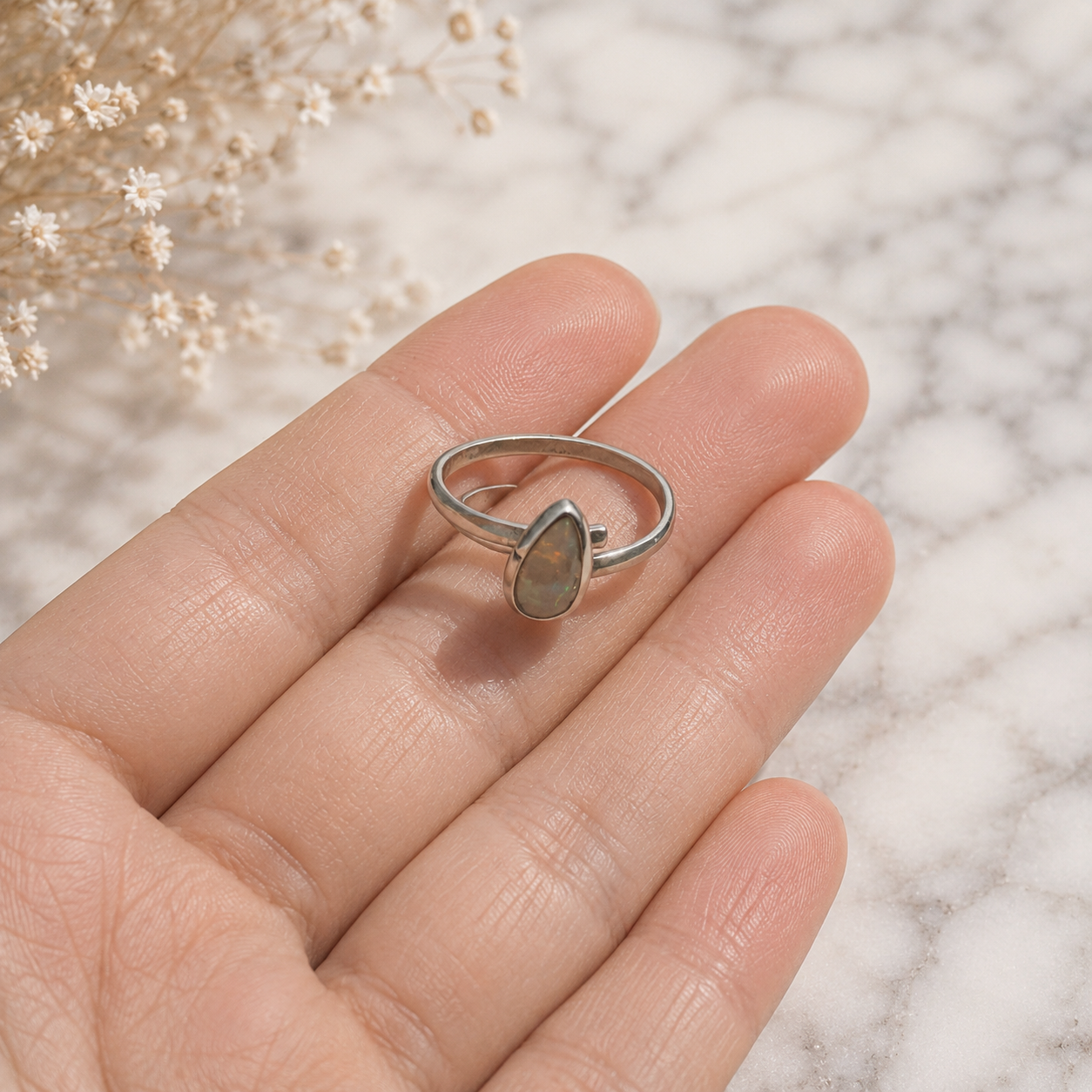 Anillo Ajustable de Ópalo Etíope en Gota Plata .925