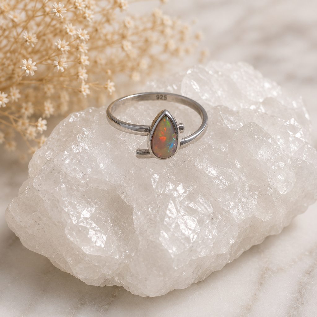 Anillo Ajustable de Ópalo Etíope en Gota Plata .925
