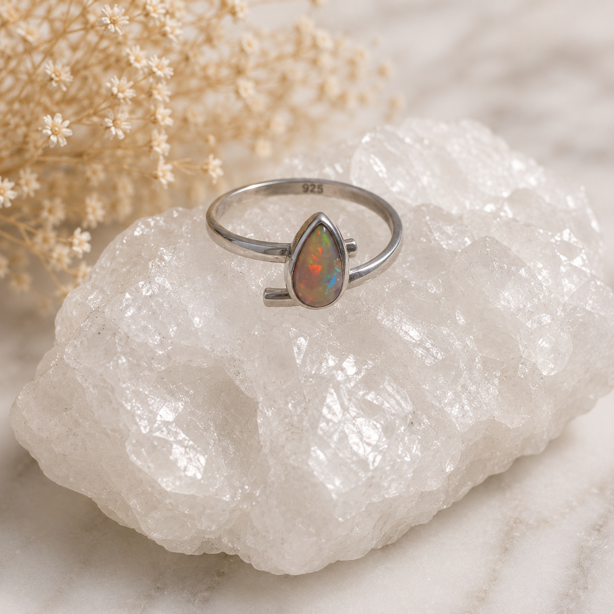 Anillo Ajustable de Ópalo Etíope en Gota Plata .925