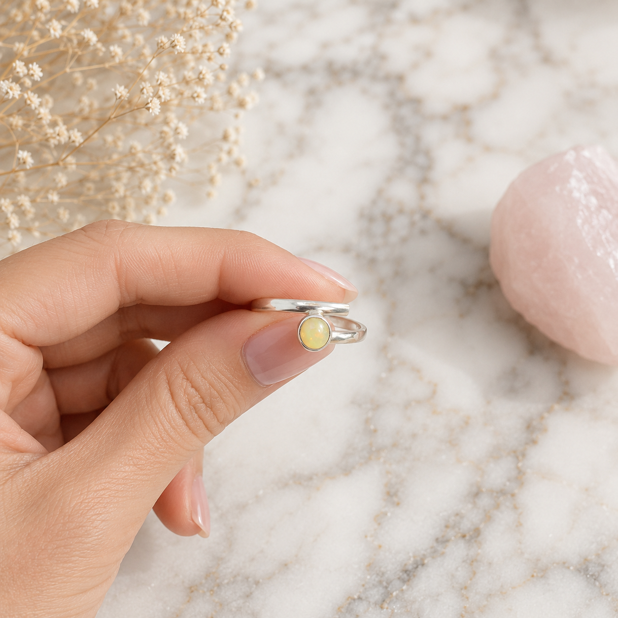 Anillo Ajustable de Ópalo Etíope Redondo en Plata .925