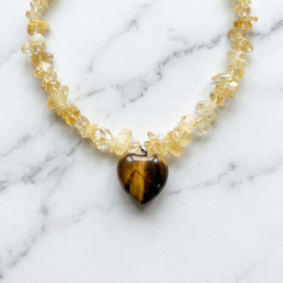 Collar Citrino Chip con Dije Corazón de Ojo de Tigre