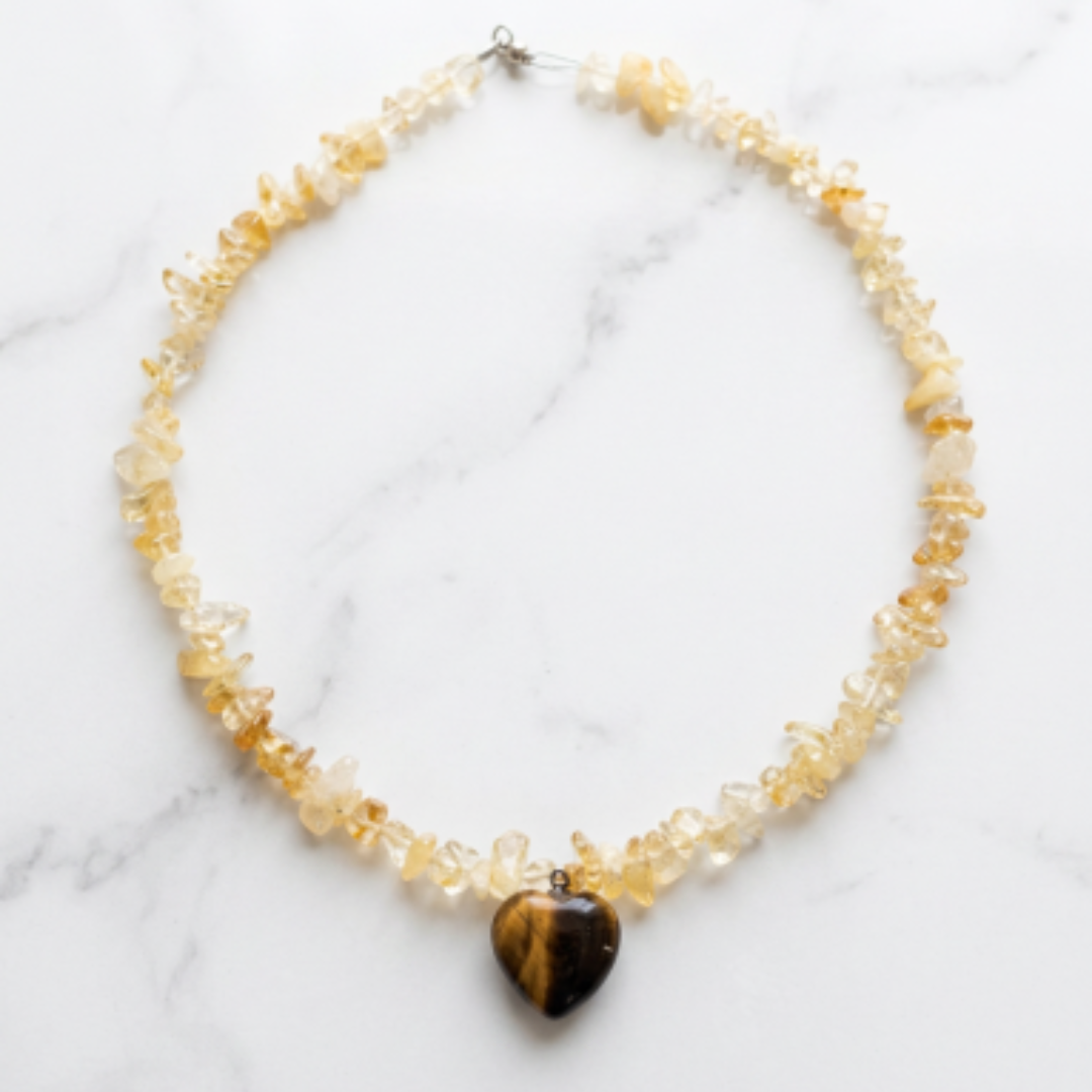 Collar Citrino Chip con Dije Corazón de Ojo de Tigre