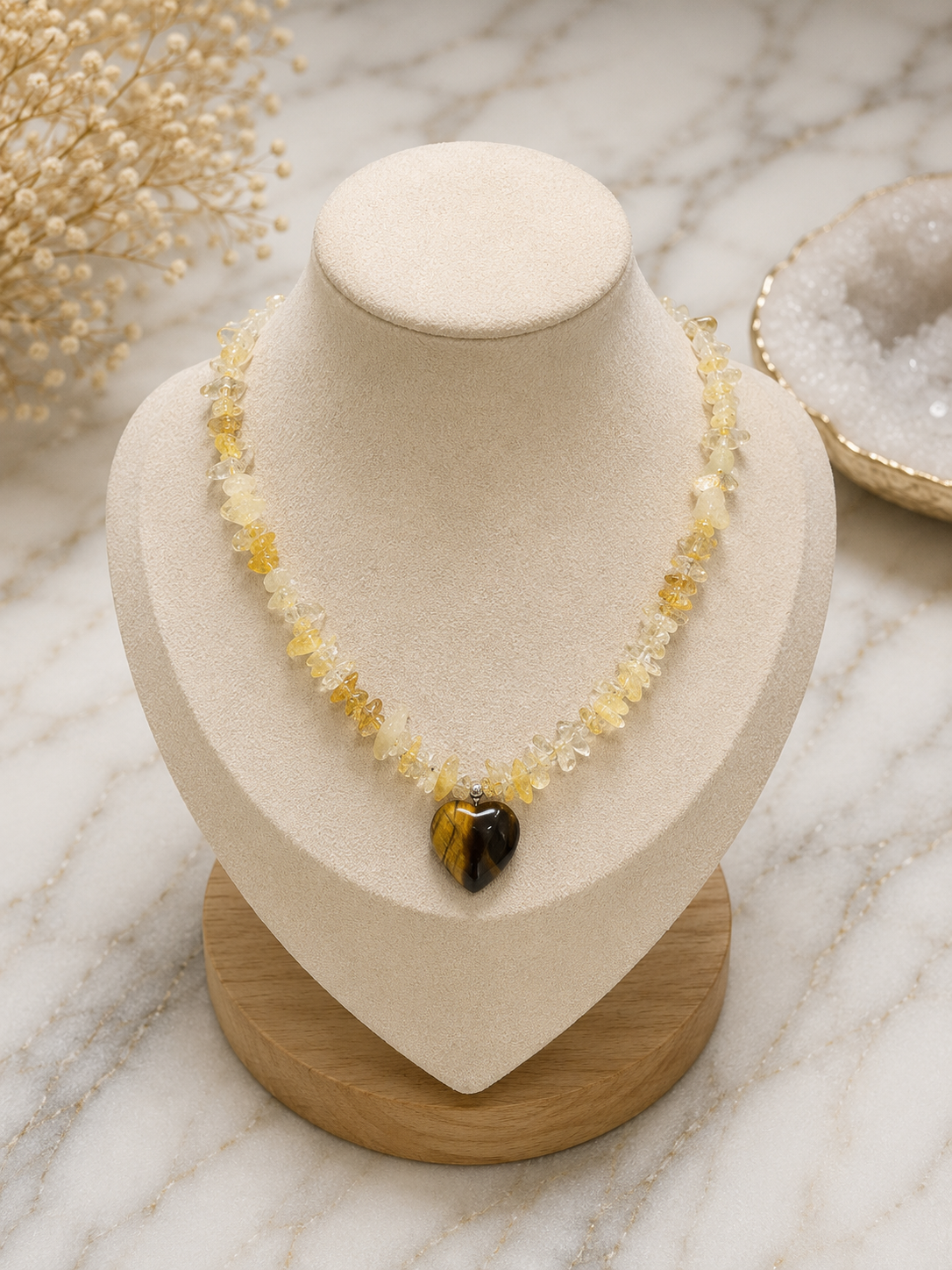 Collar Citrino Chip con Dije Corazón de Ojo de Tigre